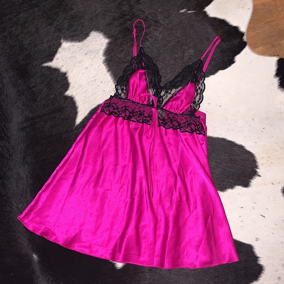 Victoria’s Secret Magenta Lace Trim Satin Babydoll Slip from 2011, size medium - Picture 5 of 5